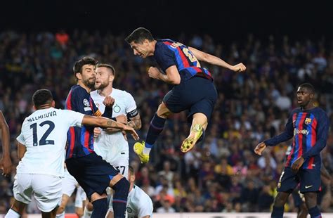 Lewandowski saves drowning Barca in thrilling Inter draw