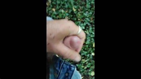 Guy Masturbiert Im Wald Riskanter öffentlicher Cumshot Solo Mann Stöhnt