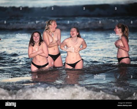 Skinny Dip Jump Hi Res Stock Photography And Images Alamy