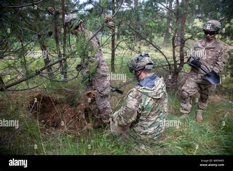 Battle Group Poland Us Soldiers Build A Fighting Position During