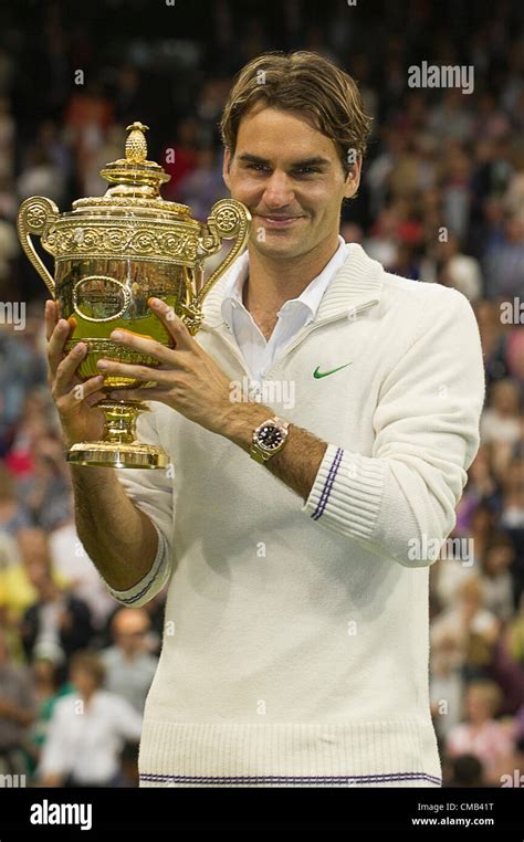 Roger Federer Ganando En Wimbledon Fotografías E Imágenes De Alta