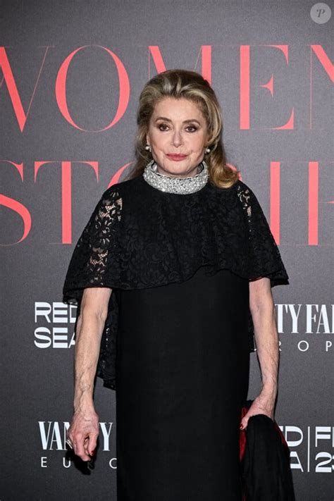 Photo Limmense Catherine Deneuve élégante Dans Une Robe Noire