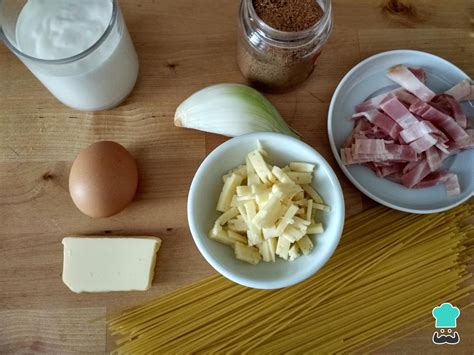 Espaguetis A La Carbonara Con Huevo Y Nata