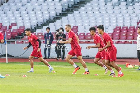 Timnas Indonesia Vs Vietnam Garuda Berlatih Finishing The Golden