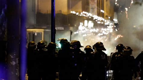 Tercera Noche De Violencia En Francia Casi Detenidos En Las Protestas