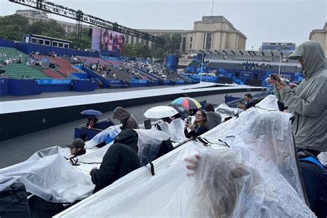 開幕直擊／浪漫花都開幕式沒雨遮 險成媒體採訪災難 運動 巴黎奧運2024