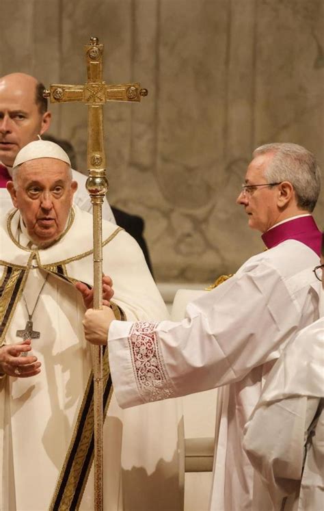 El Papa Celebra La Misa Del Gallo Con El Coraz N En Bel N Por El