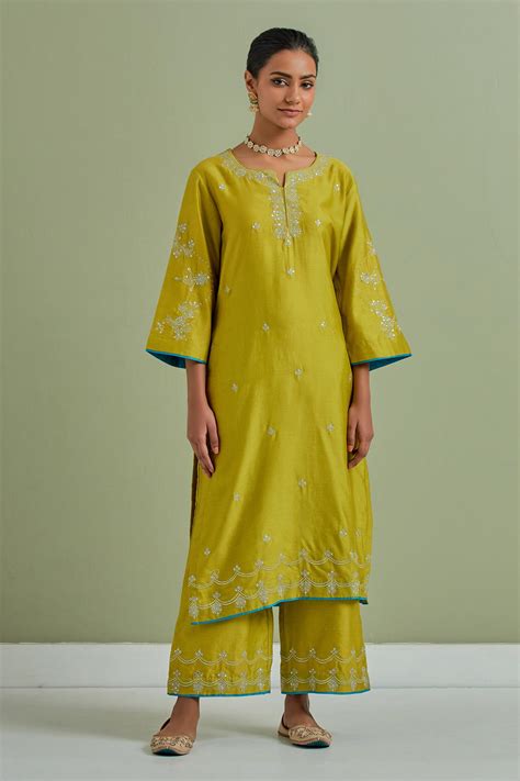 Buy Green Chanderi Silk Hand Embroidered Resham Notched Round Kurta And