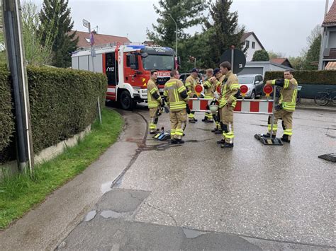 Absicherung Maibaum Aufstellen In Poing Angelbrechting Freiwillige