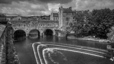 Pulteney Bridge Pulteney Bridge Is A Bridge Over The River Flickr