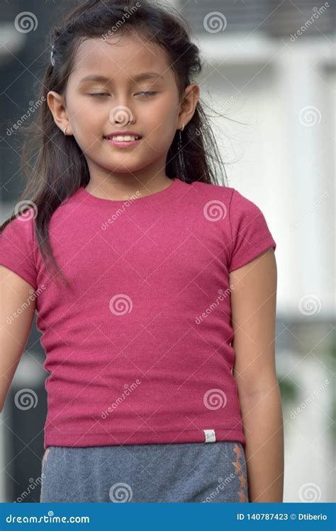 Filipina Girl With Eyes Closed Stockbild Bild Von Minoritäten Entzückend 140787423