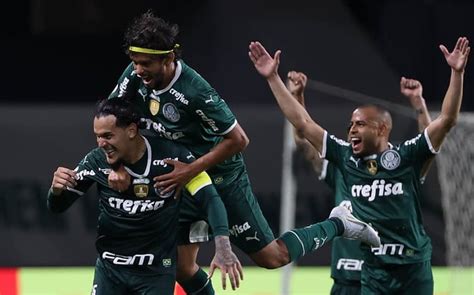 Em Temporada Artilheira Pelo Palmeiras G Mez Marca Mais Um E Entra