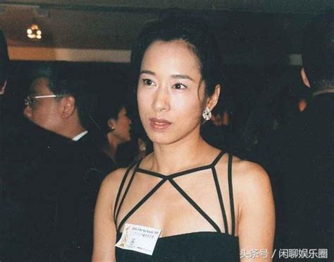 她曾是最美港姐，51歲再婚嫁富商如今甜蜜出街，是霍啟剛的媽媽？ 每日頭條