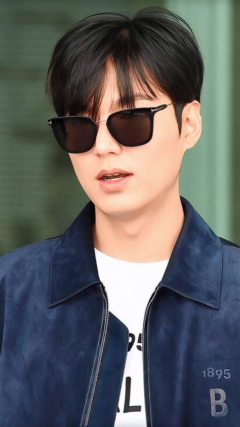 10 Foto Airport Fashion Perdana Lee Min Ho Pasca Wajib Militer Siap