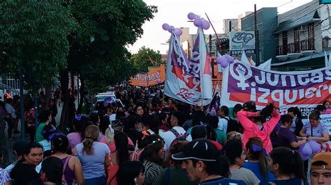 8M Cientos De Personas Participaron De La Marcha En Santiago Del