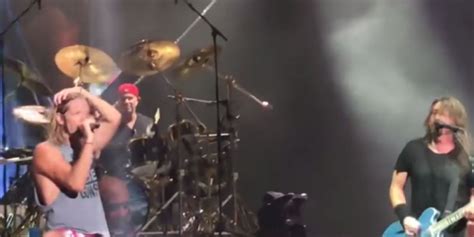 Chad Smith batería de Red Hot Chili Peppers toca por sorpresa en un concierto de Foo Fighters