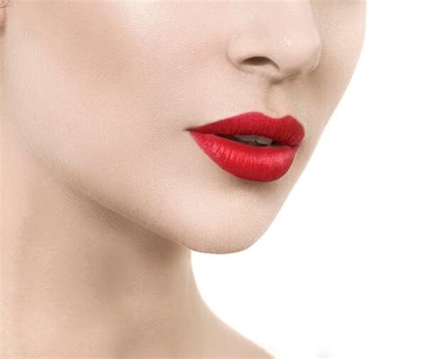 9 Simple Makeup Tricks to Make Your Lips Luscious, Full & Flawless - MyThirtySpot