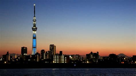 東京タワー、スカイツリー、富士山のコラボ（夕景） きじとら・の 散歩写真