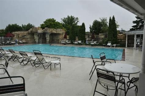 sturgeon bay hotels with pools - Jacquline Hardman