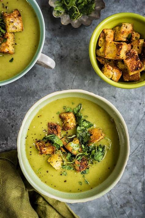 Spinach Coconut Zucchini Soup With Garlic Croutons