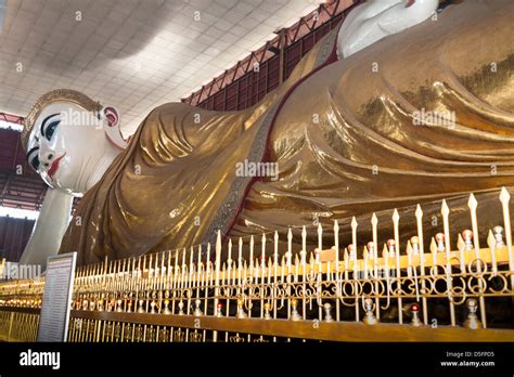 Liegender Buddha Chaukhtatgyi Pagode Yangon Rangoon Myanmar Burma