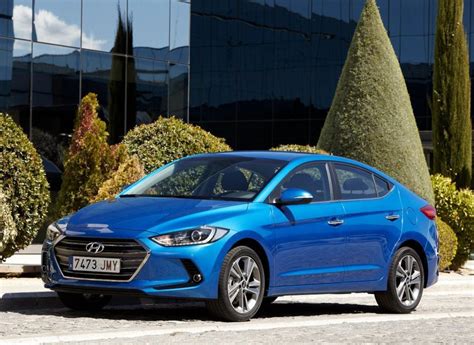 Hyundai Elantra Sedans Atsauksmes Tehniskie Dati Cenas