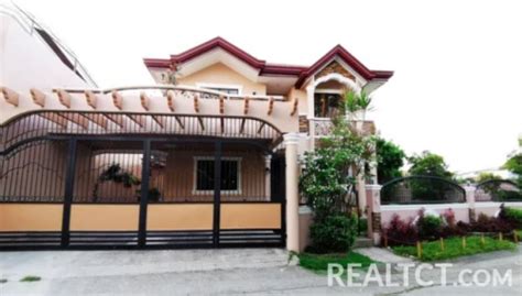 Well Maintained House Lot For Sale In Bf Resort Village In Las Pi As