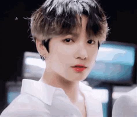 Jungkook Wink GIF - Jungkook Wink Cute - Discover & Share GIFs