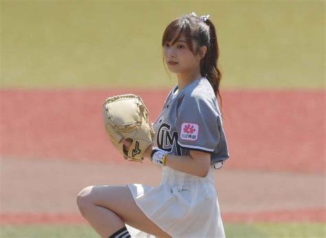 【フォト】bs1「ワースポ×mlb」キャスター菊池柚花さんが始球式 産経ニュース