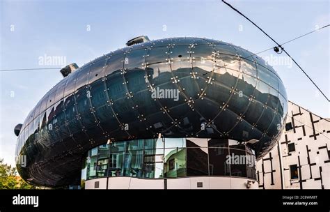 Graz Art Museum, Kunsthaus Graz. Contemporary architecture designed by Colin Stock Photo - Alamy