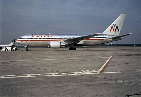 American Airlines N334AA Boeing 767 223 ER Flugzeug Bild De