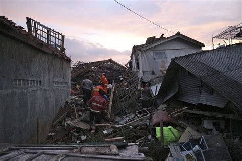 Terremoto En Indonesia Al Menos 56 Personas Murieron Y Hay 700 Heridos