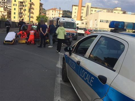 Imperia Violento Scontro Auto Scooter Sul Lungomare Vespucci 59enne