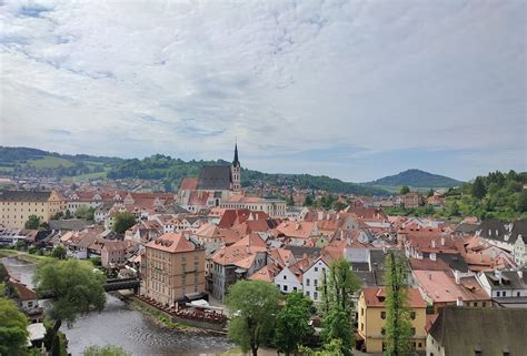 Чешки Крумлов кани учтиво в обятията си | highviewart.com