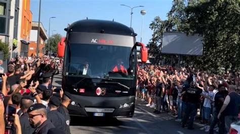 VIDEO MN Verso Milan Udinese I Campioni D Italia Sono Arrivati A San