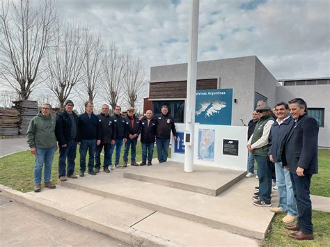 MADERERA LOBOS INAUGURO EL MEMORIAL DE HOMENAJE A LOS HEROES DE