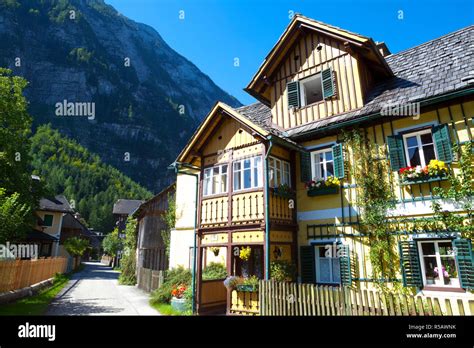 Traditional Architecture, Hallstatt, Hallstattersee, Oberosterreich ...