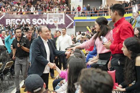 Cierra Como A O Historico En Entrega De Becas Gobernador Alfonso