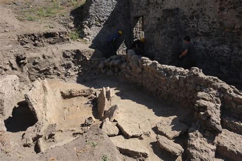 Archaeologists Unearth Intact Pre Roman Tomb In Pompeii History In