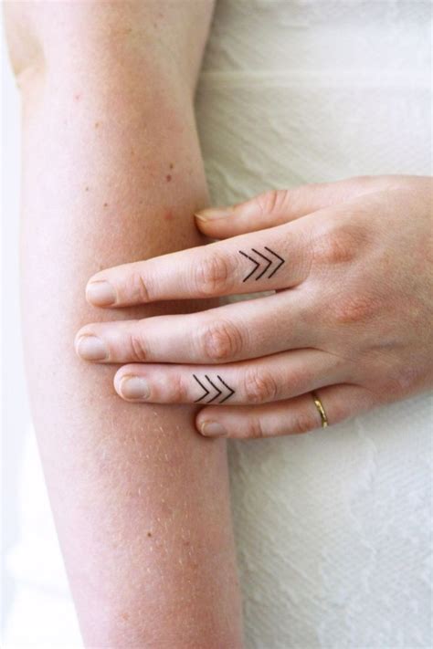 34 Cute And Simple Finger Tattoo Ideas You Can Try Simple Finger Tattoo Arrow Tattoo Finger