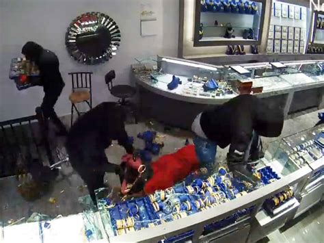 Viral Video Indian Jewelry Store Robbed In New Jersey