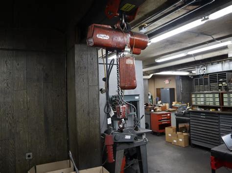 Machines Used Dayton Ton Electric Chain Hoist With Pendant Control