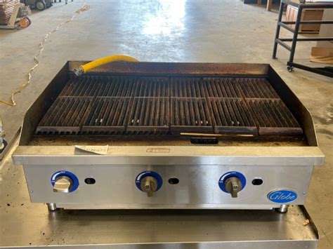 Globe Model Gcb G Industrial Gas Grill W Stainless Mobile Table For Sale