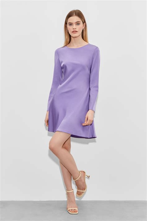 Платье из атласа расклешенного силуэта — купить за 1 499 ₽ | Mollis