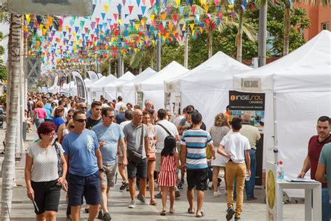 M S De Personas Acuden A Las Ferias Km Y Del Sol Escaparates