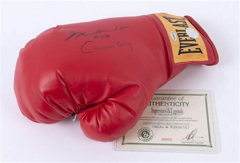 Authentic Muhammad Ali Signed Boxing Glove Sporting Boxing