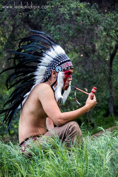 The meaning of a Native American headdress – Indian Headdress - Novum Crafts