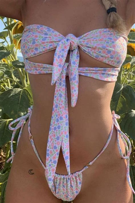 10 Hot Sexy Anna Winck Bikini Pics