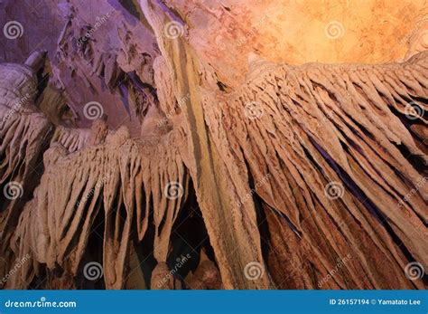 Cavernas De Shasta Del Lago Foto De Archivo Imagen De Enganche