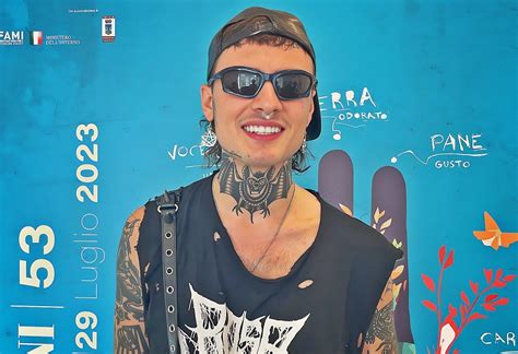 Rosa Chemical Intervista Al Rapper Ospite Di Giffoni Movieplayer It